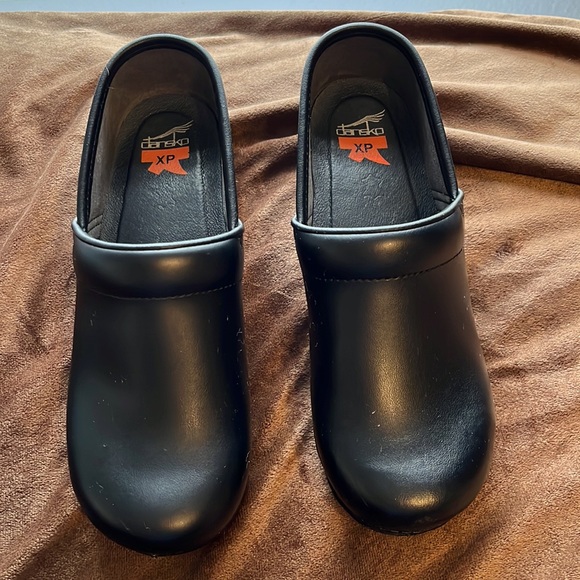 Dansko slip-resistant leather clog - Picture 2 of 6